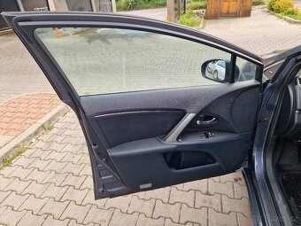 Toyota Avensis 1.6 Valvematic benzín, 2012 - 9