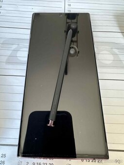 Samsung Galaxy S22 Ultra 256/12 GB - 9
