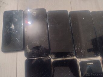 TELEFONY na ND 10ks Samsung, Moto, Redmi - 9