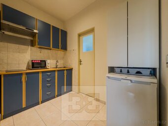 Vybavený byt 1+kk ve Vršovicích s výhledem do vnitrobloku - 9