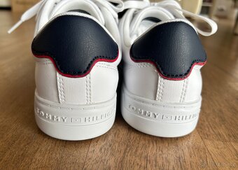 Nové kožené tenisky Tommy Hilfiger vel. 38 - 9
