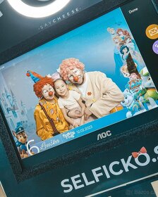 FOTOKOUTEK (fotobúdka) NA EVENTY Viac ako 200 rekvizít - 9