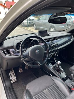 Alfa Romeo Giulietta 1.6 JTDm Šport = 196531km, 2011 = - 9
