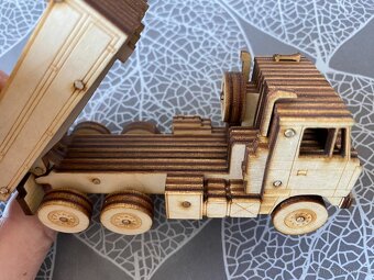 Nový dřevěný model Tatra 815 S3 - 9