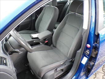 Volkswagen Golf 1,6 FSI 1.MAJITEL,COMFORT - 9