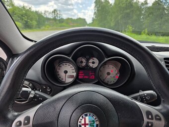 Alfa Romeo GT 2.0 JTS - 9
