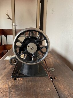 Šicí stroj značky BOBBIN - 9