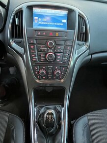 Opel Astra J plná výbava - 9