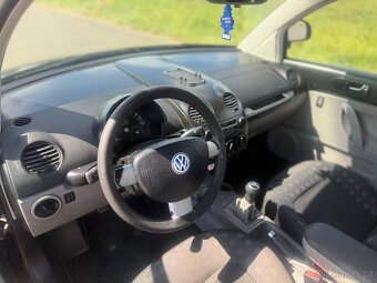 Volkswagen New Beatle 2,0 nové pneu, klimatizace - 9