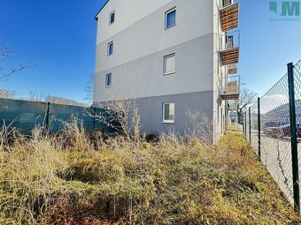 Moderní byt 1+kk 29 m2 s vlastní zahradou a parkovacím stání - 9