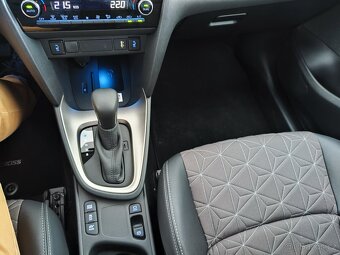 YARIS CROSS Executive Hybrid(HEV),ČR,1.M.,DPH,Pův.lakZáruka - 9