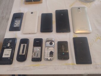 Mobilní TELEFONY 11ks - 9