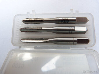 Závitníky a závitová očka NAREX - nové - 9