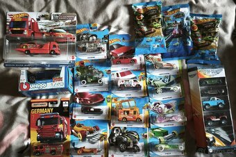 Hotwheels - 9