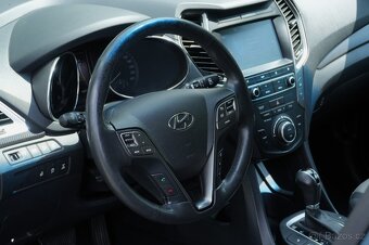 Hyundai Santa Fe 2.2 CRDI 147 kW, Tažné, Kamera, Keyless - 9