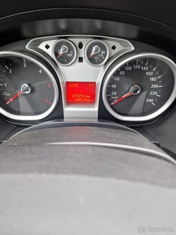 Ford Focus C-max facelift 1,6nafta rok 2009 - 9