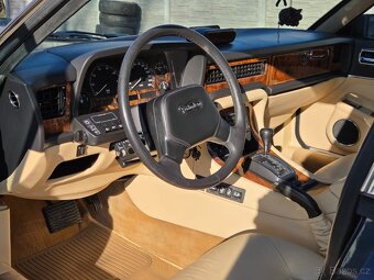 Jaguar Daimler XJ40 - 9