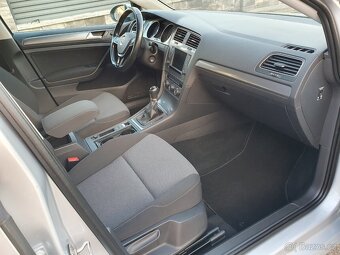 VOLKSWAGEN GOLF 1.6 TDI SERVISKA, DPH, NAVI, MOC HEZKÝ - 9