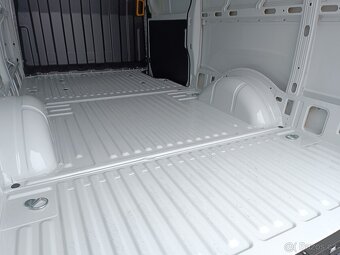Iveco Daily 35S15 3,0D 2017 12m3 Nová karoserie - 9