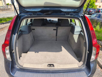Volvo V50 2.4 D5 132kW Autoklima Alu Xen - 9
