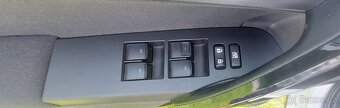 Prodám Toyota Auris kombi - 9