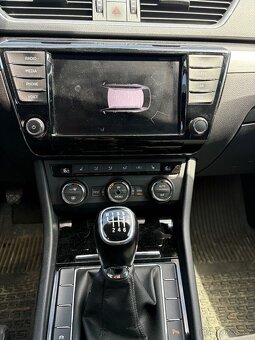 Škoda Superb 2.0 TDi,tažné ,výhřev skla,panorama - 9