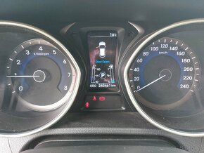 Hyundai i30 kombi, benzín + LPG, automat, elektrony - 9