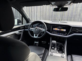 VOLKWAGEN TOUAREG 3.0TDI 210kW • RLINE • VZDUCH • MASÁŽE - 9