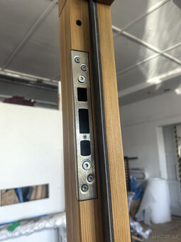 Vchodové dveře dřevěné modřín - 9