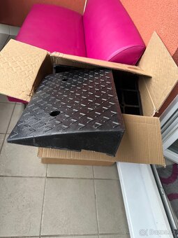 Kufr, gumová podkladka a vrata na schody - 9