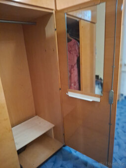 Retro ložnice+stůl a 4 polstrované židle, sekretář - 9