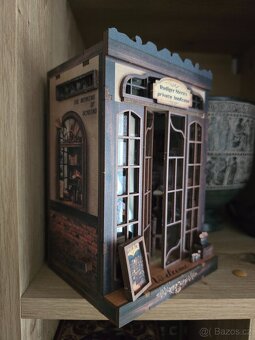 2. Dřevěná dekorace book nook - 9