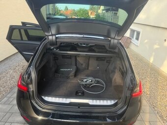 BMW 330e Touring - 9