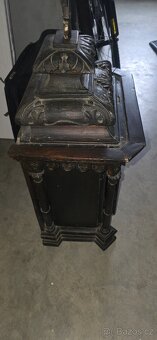 Hodně stará schránka/skříňka/ - 9