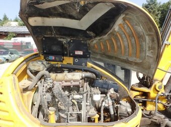6.4t minibagr guma JCB 8052 dobré pásy - 9