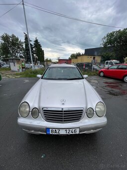 Mercedes E210 - 9