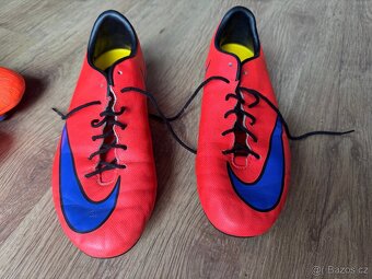 2x Kopačky č. 37 a 38, 2x holenní chrániče - 9