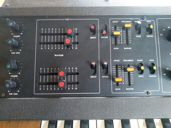 Analogový syntezátor Korg 800 DV z roku 1975, rarita - 9