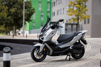 Skútr Voge SR1 125i GT SILVER - nový, záruka. - 9