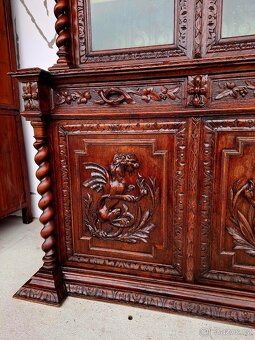 Starožitný vyřezávaný masivní příborník - 9