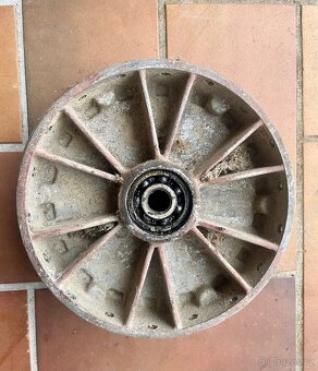 Střed kola a štít Jawa kývačka - 9