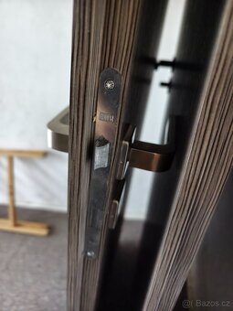 Interiérové dveře – šedý dekor dřeva, moderní design - 9