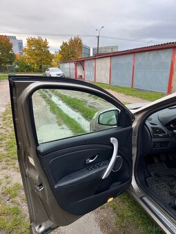 Renault Fluence 2010 1.6i - 9