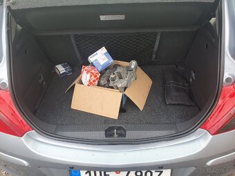 Opel Corsa 1,2i 59kW Automat r.v.2006 - 9