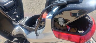 Skútr piaggio x8 200 ccm st TP, spíše na dily info po tel. - 9