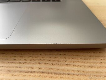 MacBook Pro 16-inch, 2019, 2.3 GHz, 8jádr Intel i9, 1TB SSD - 9