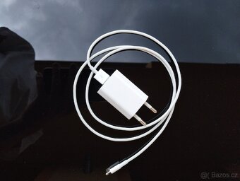 iPhone 8 - 128 GB - skvělý stav - ohlášený iCloud - 9