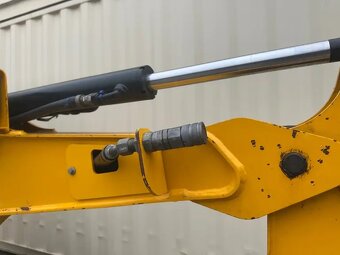 Pásový bagr JCB 16C-1 - 9