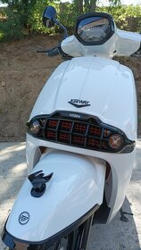 Skútr Keeway Sixties 125 - 9