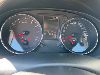 NISSAN QASHQAI 1,6 BENZÍN NAJETO POUZE 45000KM - 9